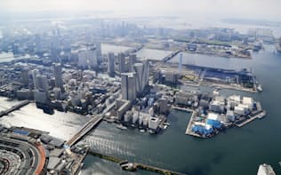 東京五輪・パラリンピックの選手村建設予定地（右中央、東京・晴海）