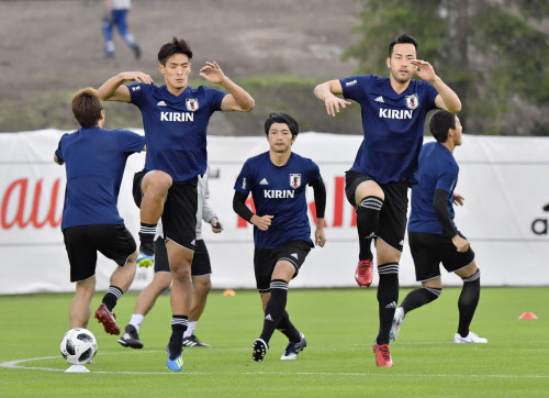 サッカー日本代表 非公開で練習 9日未明にスイス戦 日本経済新聞