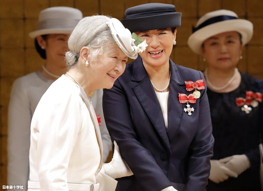 皇太子ご夫妻 結婚25周年 写真で振り返る歩み 日本経済新聞