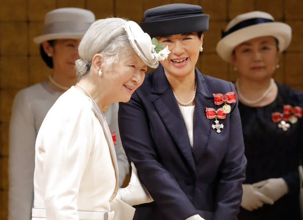 皇太子ご夫妻 結婚25周年 写真で振り返る歩み 日本経済新聞