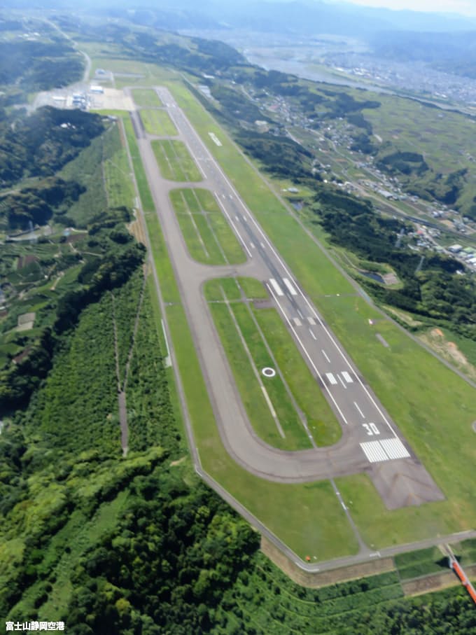 静岡空港 滑走路歩けるイベント 7月 日本経済新聞