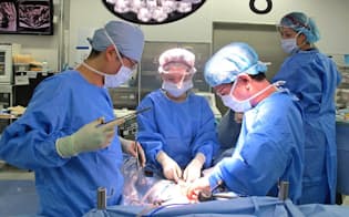 初回の手術で目に見える腫瘍の全切除を目指す（津市の三重大学病院）