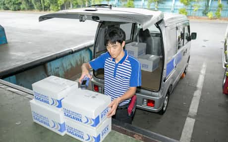 佐川女子 大型トラックで活躍 男子と連携 日本経済新聞