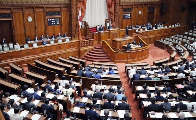 18歳成人 22年4月から 改正民法が成立 日本経済新聞