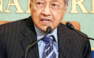 中国の一帯一路関連のプロジェクト見直しに着手したマレーシアのマハティール首相（11日、東京・内幸町の日本記者クラブ）=共同