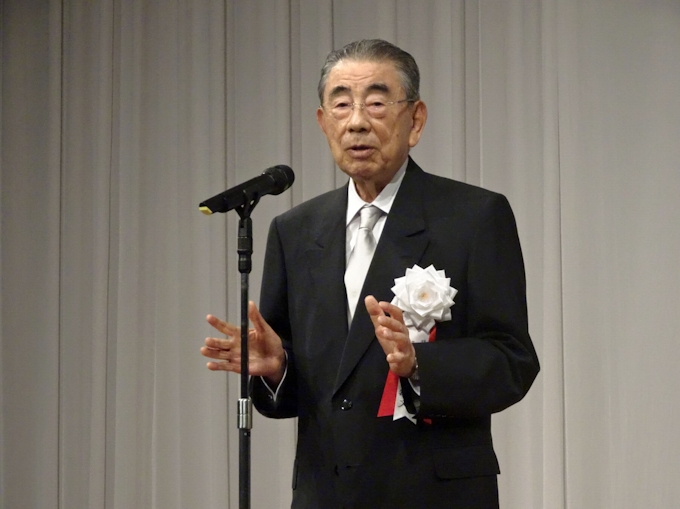 セブン 国内2万店突破 鈴木敏文氏 自分たちで考え続けよ 日本経済新聞