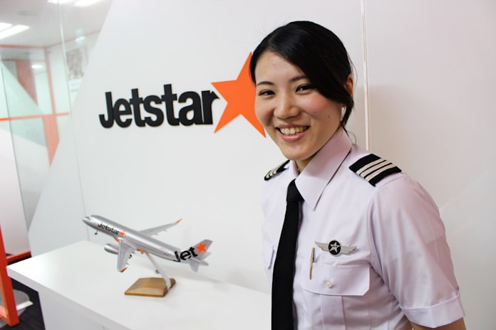 羽ばたけ女性パイロット スカイマークなど 日本経済新聞 羽ばたけ女性パイロット スカイマークなど 日本経済新聞