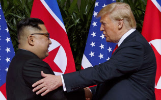 トランプ米大統領と北朝鮮の金正恩(キム・ジョンウン)委員長=AP トランプ米大統領と北朝鮮の金正恩(キム・ジョンウン)委員長=AP