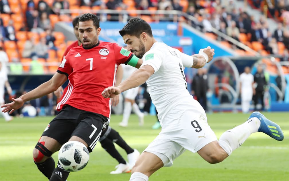 古豪の意地 ウルグアイ エジプトに競り勝つ 写真 日本経済新聞 古豪の意地 ウルグアイ エジプトに競り勝つ 写真 日本経済新聞