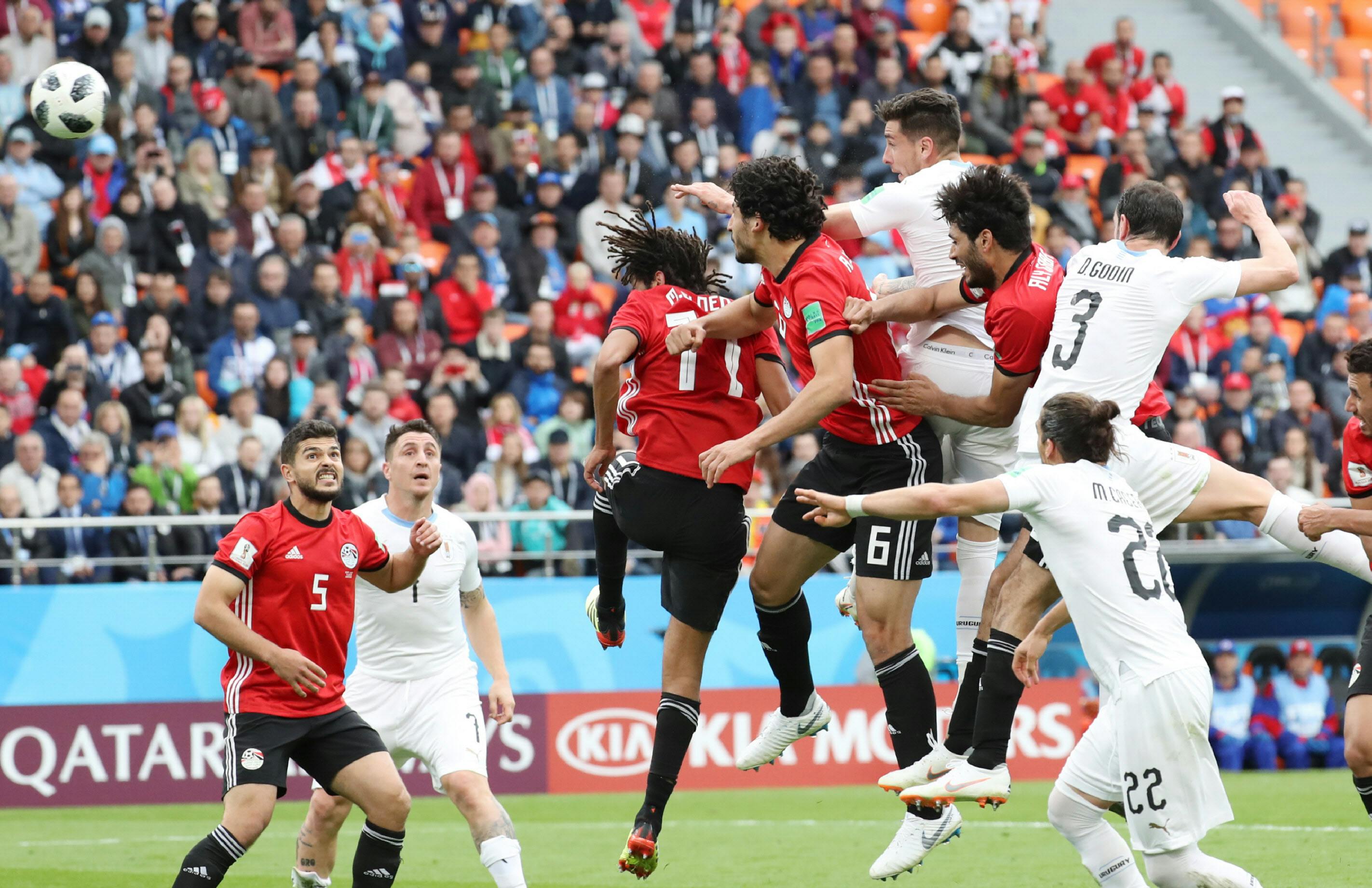 古豪の意地 ウルグアイ エジプトに競り勝つ 写真 日本経済新聞 古豪の意地 ウルグアイ エジプトに競り勝つ 写真 日本経済新聞