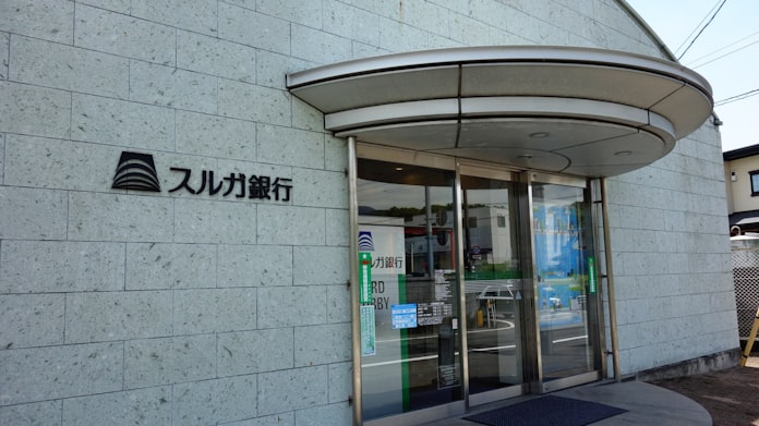 揺れるスルガ銀行 原点回帰の道険しく 日本経済新聞 揺れるスルガ銀行 原点回帰の道険しく 日本経済新聞