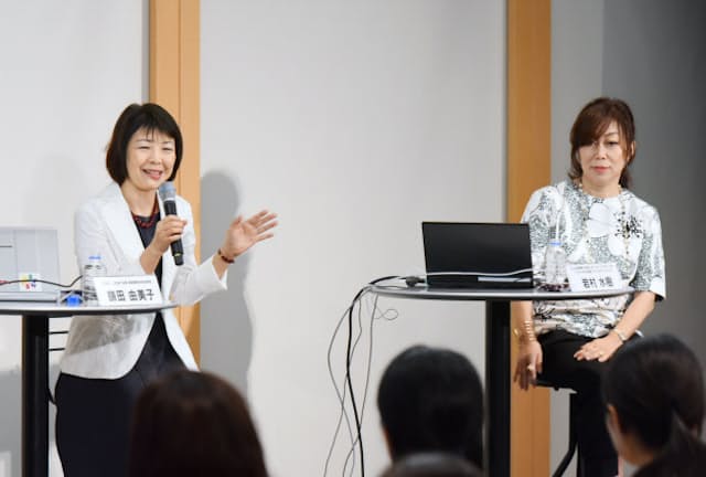 「WOMAN　EXPO　TOKYO　2018」で講演するカルビーの鎌田由美子上級執行役員(左)とグーグル日本法人の岩村水樹専務執行役員CMO（5月19日、東京都港区）