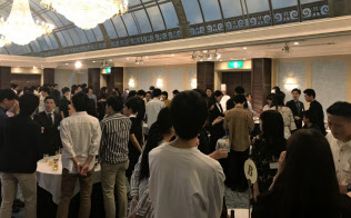 ニトリが開いた内定祝賀会の様子。今後も毎月2、3回は内定者向けにイベントを開く ニトリが開いた内定祝賀会の様子。今後も毎月2、3回は内定者向けにイベントを開く