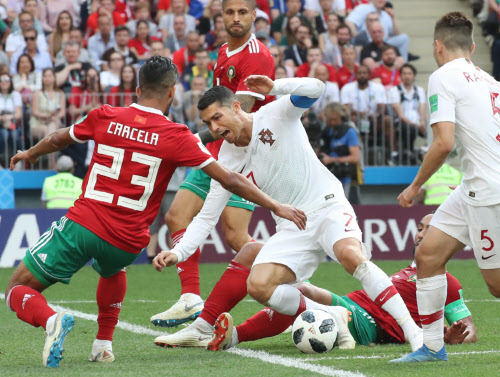 ポルトガルが1点守る モロッコはゴール奪えず 日本経済新聞