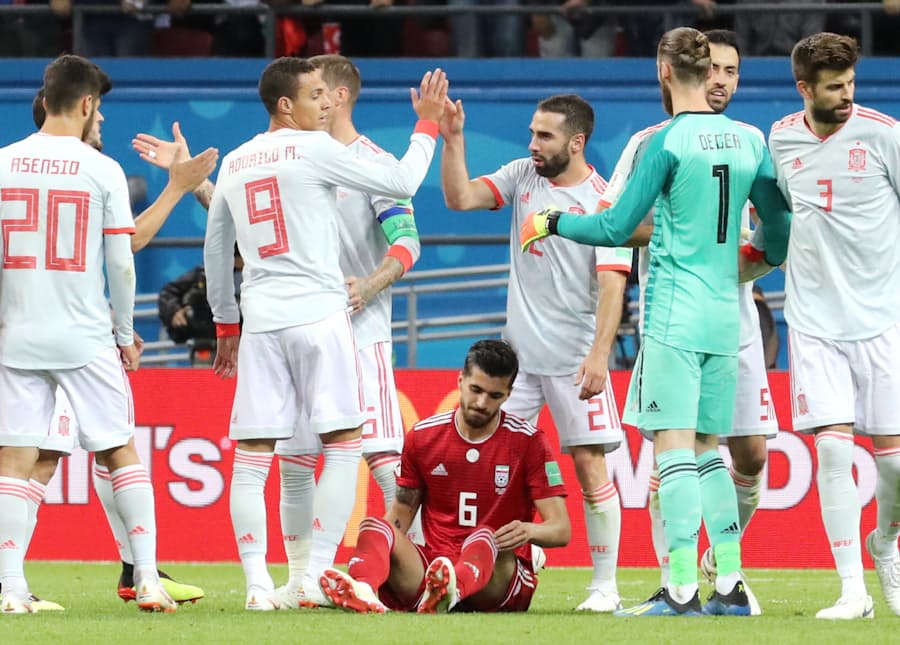 ウルグアイ ロシアが突破 スペインなど初勝利 日本経済新聞