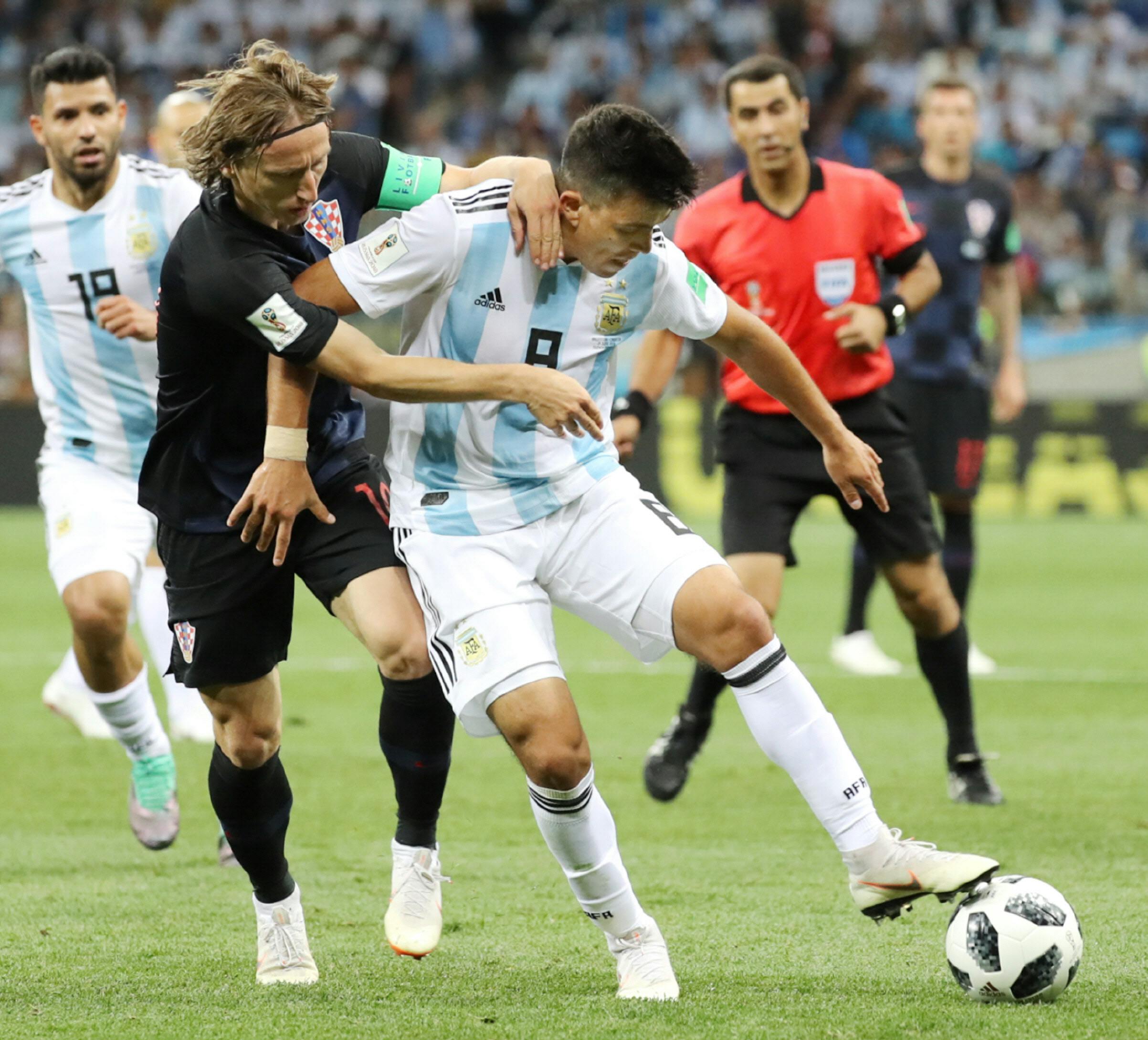 アルゼンチン クロアチアに敗れる メッシ不発 写真 日本経済新聞 アルゼンチン クロアチアに敗れる メッシ不発 写真 日本経済新聞