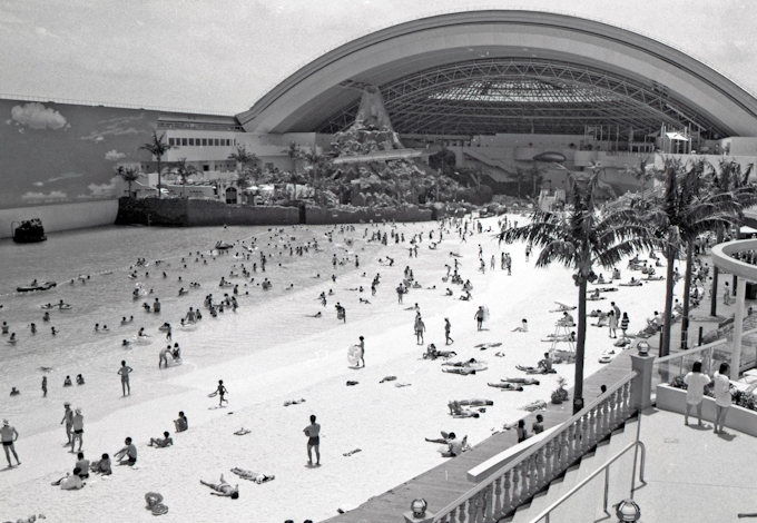 午前4時の電話 ついえたバブルの夢 シーガイア破綻 日本経済新聞