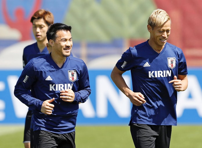 本田が全体練習に合流 W杯 セネガル戦は初戦と同メンバーか 日本経済新聞 本田が全体練習に合流 W杯 セネガル戦は初戦と同メンバーか 日本経済新聞