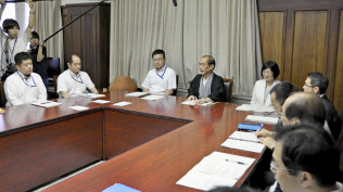 「ヤミ民泊」への対策の連絡協議会の初会合(25日午前、京都市)=共同 「ヤミ民泊」への対策の連絡協議会の初会合(25日午前、京都市)=共同