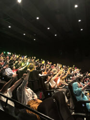 インド映画 バーフバリ の絶叫上映 静岡でも 日本経済新聞 インド映画 バーフバリ の絶叫上映 静岡でも 日本経済新聞