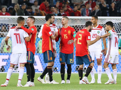 スペインがb組1位で16強 W杯 ポルトガルは2位通過 日本経済新聞