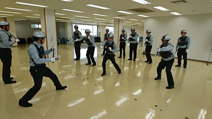 施設警備人材に職能給 セコム上信越 子会社で 日本経済新聞