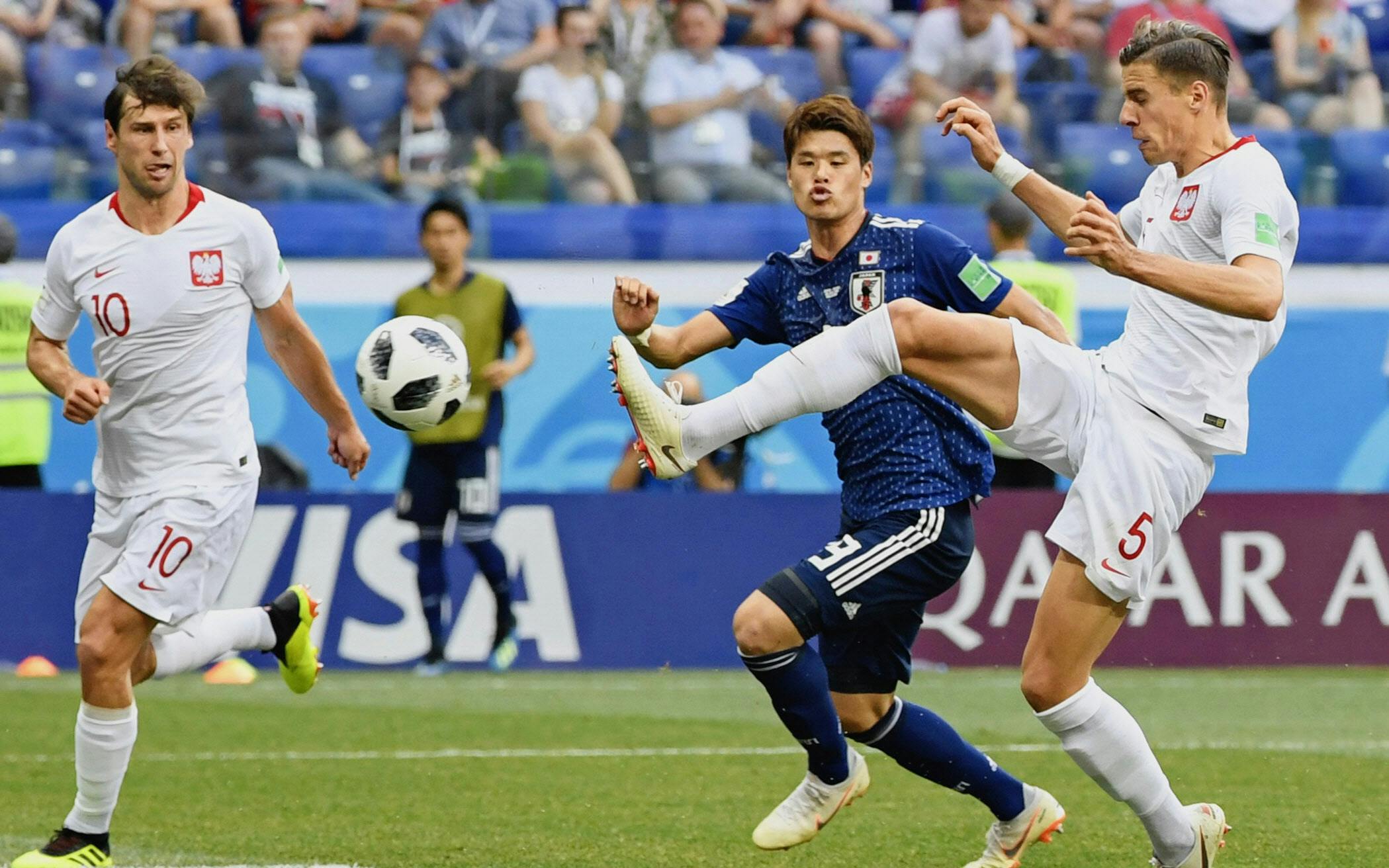 日本 決勝トーナメント進出 ポーランドには敗れる 写真 日本経済新聞