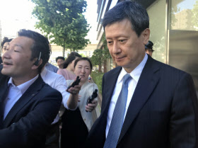 ロッテ総会 4度目の兄弟げんか 上場への道のり遠く 日本経済新聞