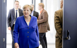 メルケル首相はひとまず政権崩壊の危機を回避した=AP メルケル首相はひとまず政権崩壊の危機を回避した=AP