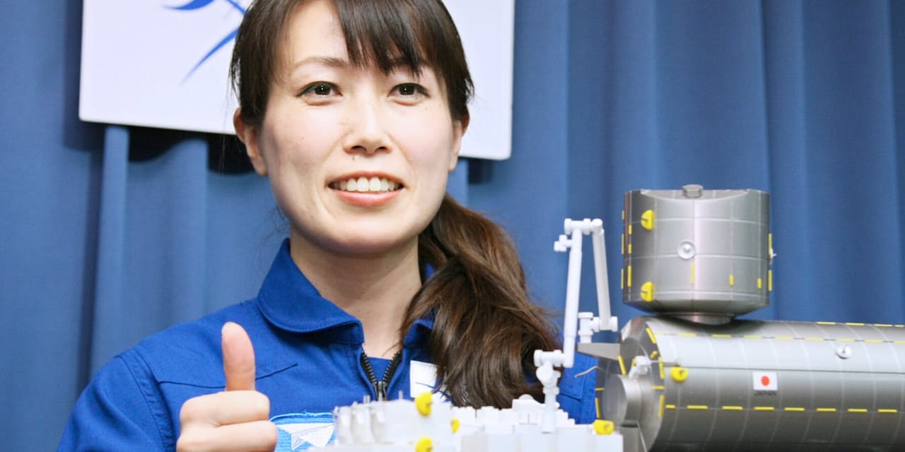 リケジョの刺激が夢の一歩 山崎直子氏のお茶高時代 出世ナビ Nikkei Style