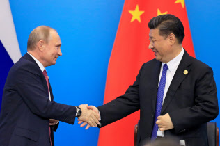 China's President Xi Jinping and Russia's President Vladimir Putin shake hands during Shanghai Cooperation Organization (SCO) summit in Qingdao, Shandong Province, China June 10, 2018. REUTERS/Aly Song China's President Xi Jinping and Russia's President Vladimir Putin shake hands during Shanghai Cooperation Organization (SCO) summit in Qingdao, Shandong Province, China June 10, 2018. REUTERS/Aly Song