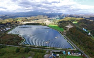 太陽光発電の設備容量は2017年3月時点で約3910万キロワットと、固定価格買い取り制度（FIT）導入前の7倍に増えた