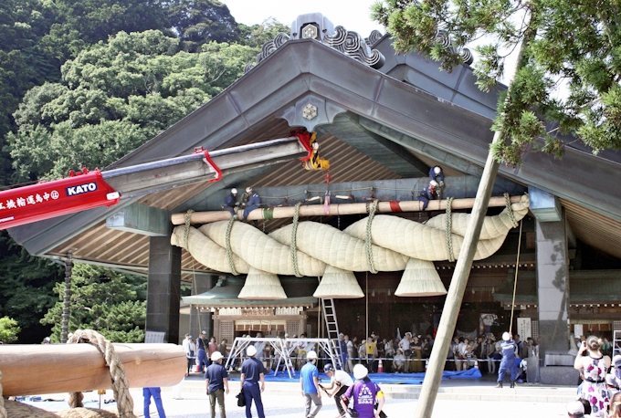 5 2トンのしめ縄掛け替え 出雲大社 6年ぶり 日本経済新聞