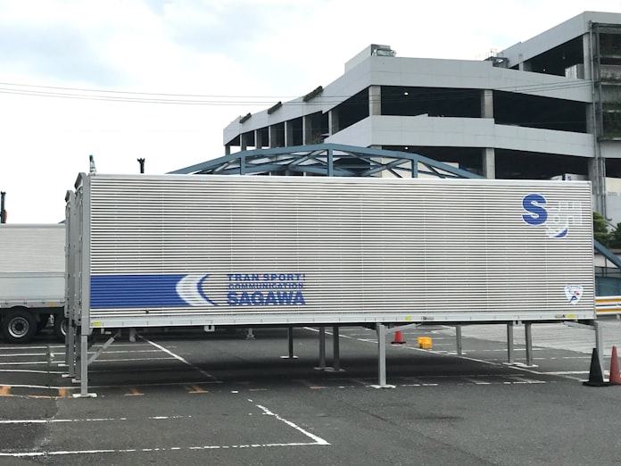 佐川女子 大型トラックで活躍 男子と連携 日本経済新聞 佐川女子 大型トラックで活躍 男子と連携 日本経済新聞