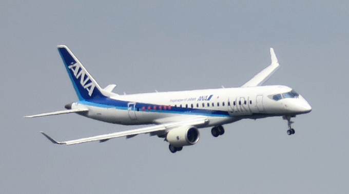 Mrj 3回目の飛行展示成功 接触部分に応急処置 日本経済新聞