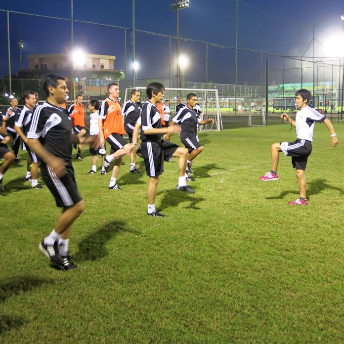 サッカー審判も走れなければ始まらない 日本経済新聞 サッカー審判も走れなければ始まらない 日本経済新聞