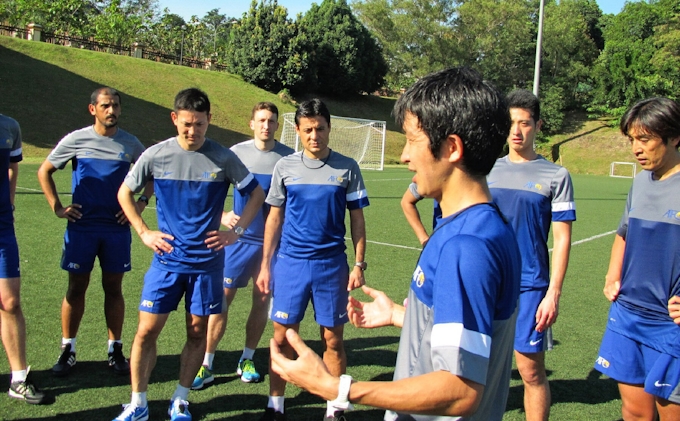 サッカー審判も走れなければ始まらない 日本経済新聞