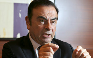 ゴーン会長ら逮捕 約50億円の報酬過少申告の疑い 日本経済新聞