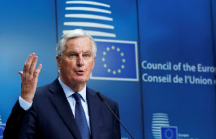 20日、EU総務理事会後に会見するバルニ
エ首席交渉官(ブリュッセル)=ロイター 20日、EU総務理事会後に会見するバルニ
エ首席交渉官(ブリュッセル)=ロイター