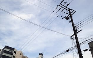 電気を家庭やビルに届ける配電線