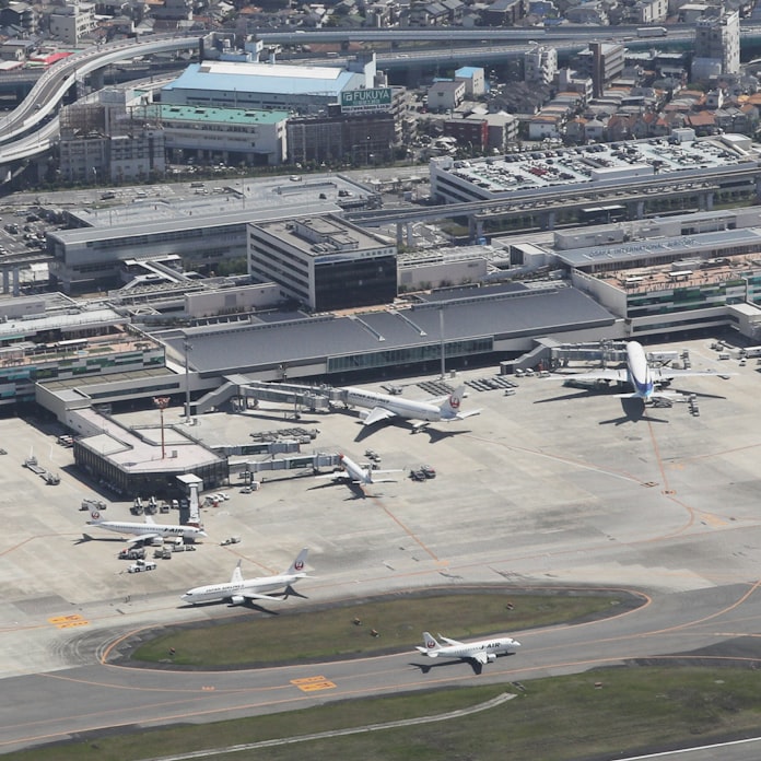 伊丹空港 複雑過ぎる市境 3市の飛び地が点在 日本経済新聞