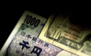 円とドル紙幣=ロイター