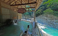 1位の祖谷温泉の露天風呂「せせらぎの湯」（徳島県三好市）