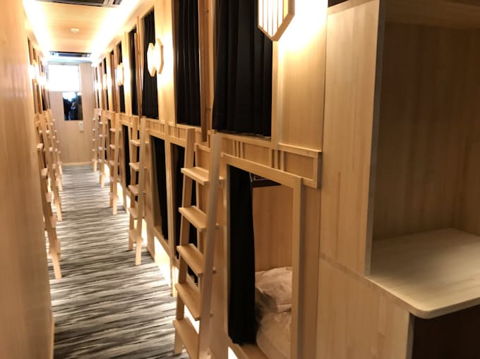 吉野産ヒノキのカプセルホテル 奈良に30日開業 訪日客照準 日本経済新聞