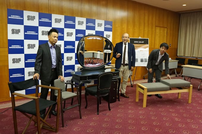 静岡家具3社 車シート生地で椅子 ホンダの知財活用 日本経済新聞