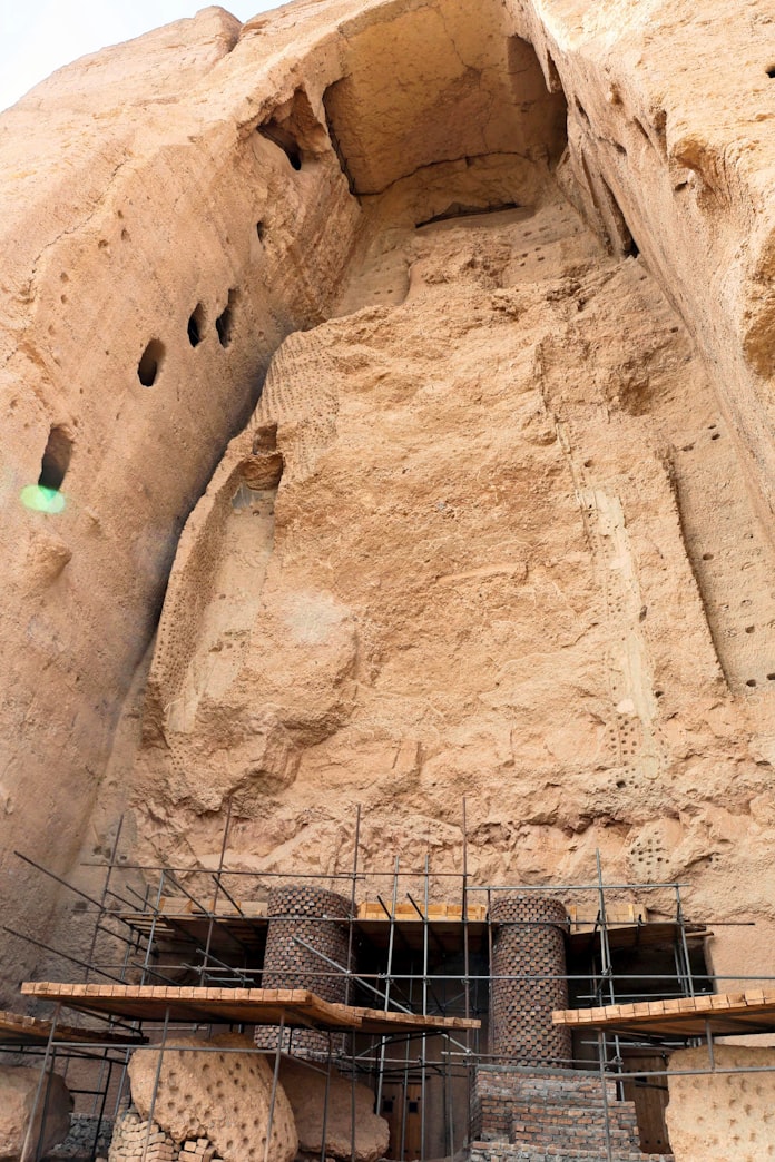 バーミヤン大仏再建見送り アフガンの世界遺産 日本経済新聞
