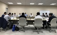 東京都は所有者不明マンションの増加防止へ対策を検討する（7月に都庁で開かれた検討会）