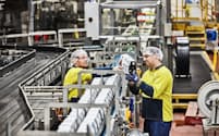 オーストラリアの「ラバトン工場」で主力ビール「スーパードライ」の現地生産を始める（写真は既存の生産ライン）