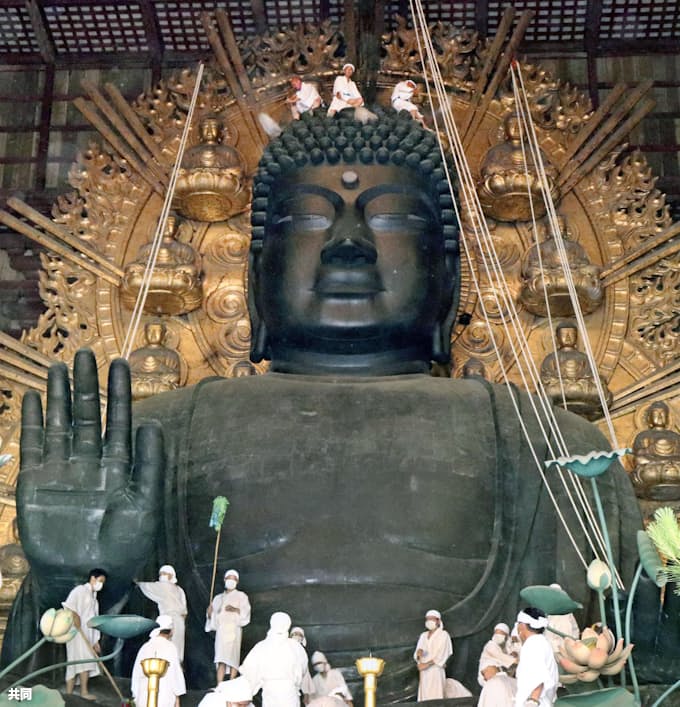 東大寺の大仏様 お身拭い 夏にすっきり 日本経済新聞