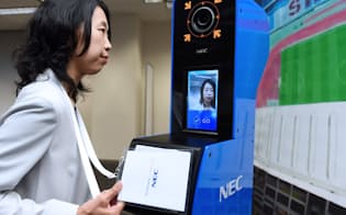 東京五輪・パラリンピックの会場に導入されるNECの顔認証システム（7日午前、東京都千代田区）